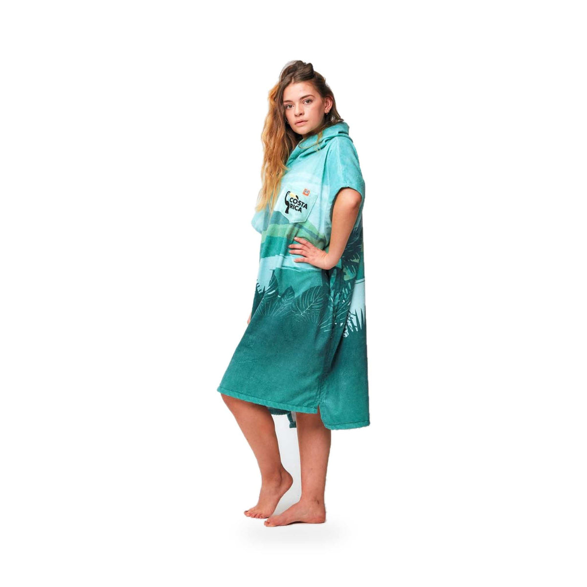 AFTER Poncho Destination Costa Rica – foto ufficiale del marchio scontornata su bianco