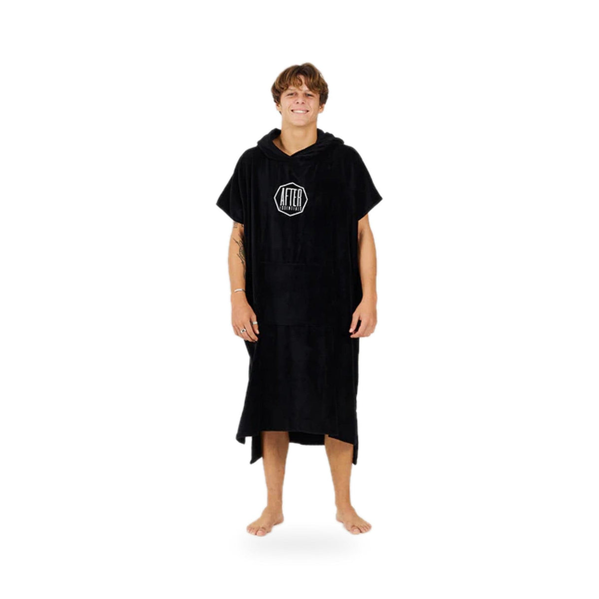 AFTER - Poncho Logo Black – poncho scontornato su fondo bianco