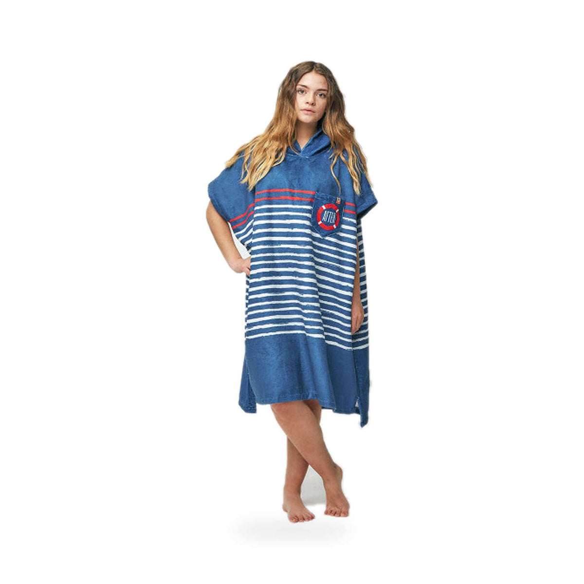 AFTER - Poncho Oversize Deep Blue – poncho scontornato su fondo bianco