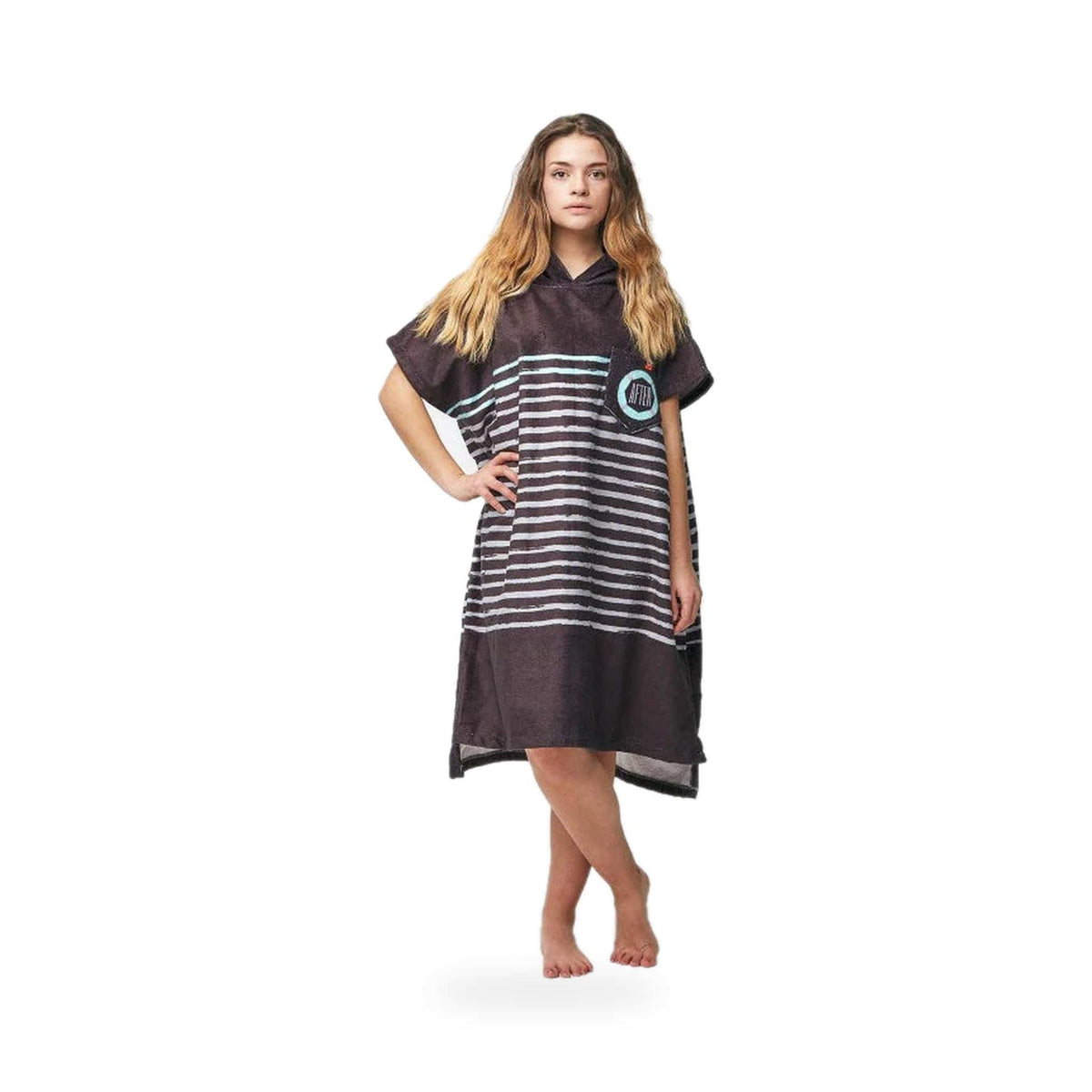 AFTER - Poncho Sailor Stripes Black – poncho scontornato su fondo bianco