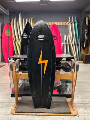 BLACK MAGIC - Lightning Fish 5'5" x 20 1/2" x 2 1/2" 30L Usata